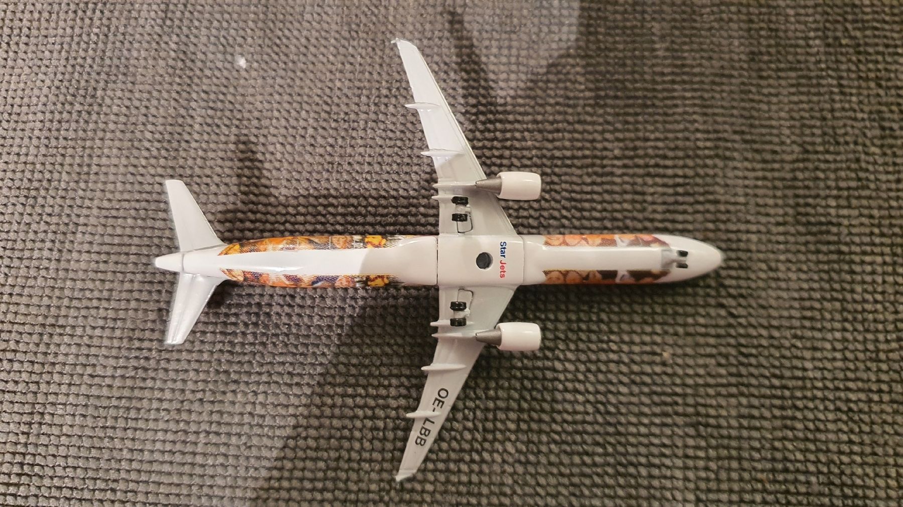 Airbus Kit di modellismo & Modellini statici: AIRBUS A321 AUSTRIAN AIRLINES 1:500 – Usato da Männedorf venduto da Modellbau-wyss 3