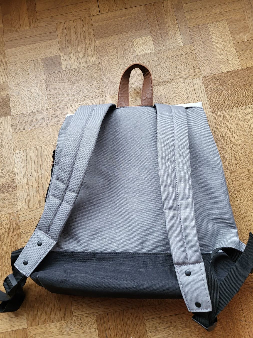 Zaini: Rucksack Marke Enter, grau beige – Usato da Malters venduto da Veriberii 1