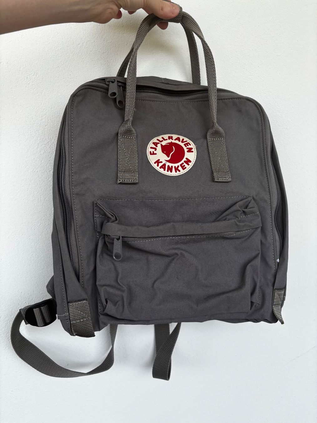 Fjällräven Zaini: FJÄLLRÄVEN grauer Rucksack – Usato da Zürich venduto da missmodernage 6
