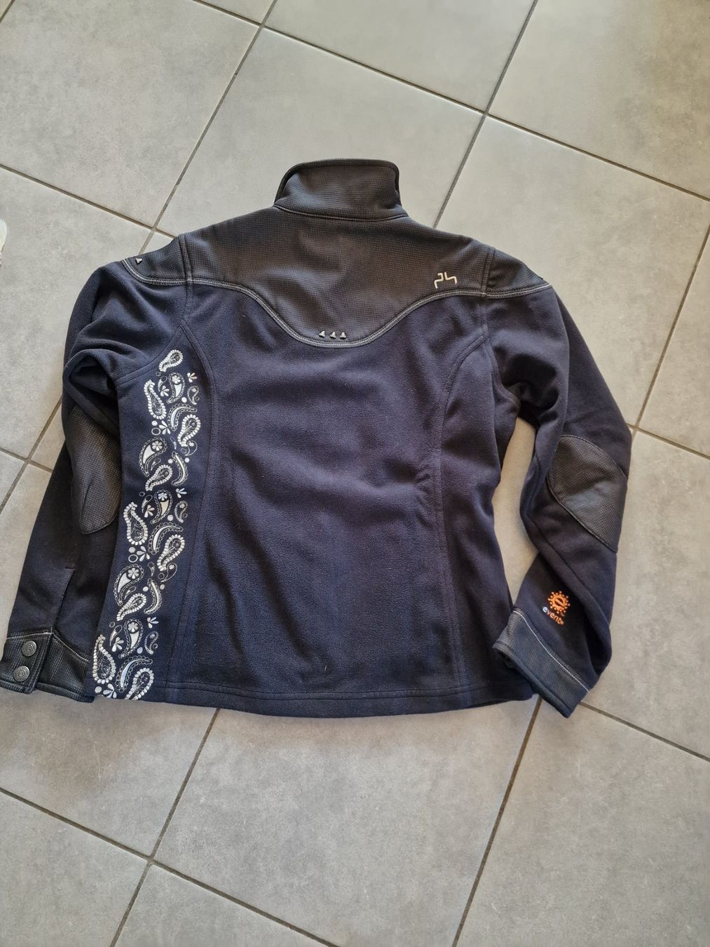Maglioni & Felpe: 2Wunderschöne Pullover 2Für 1 gr.L wie NEU . Schönes Muster – Nuovo (secondo la descrizione) da Uster venduto da Rosmarie1958 1