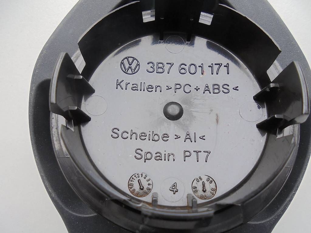 VW Tutti pezzi di ricambio auto: A vendre 4 caches d'origines VW – Usato da Chavornay venduto da xamdam 2