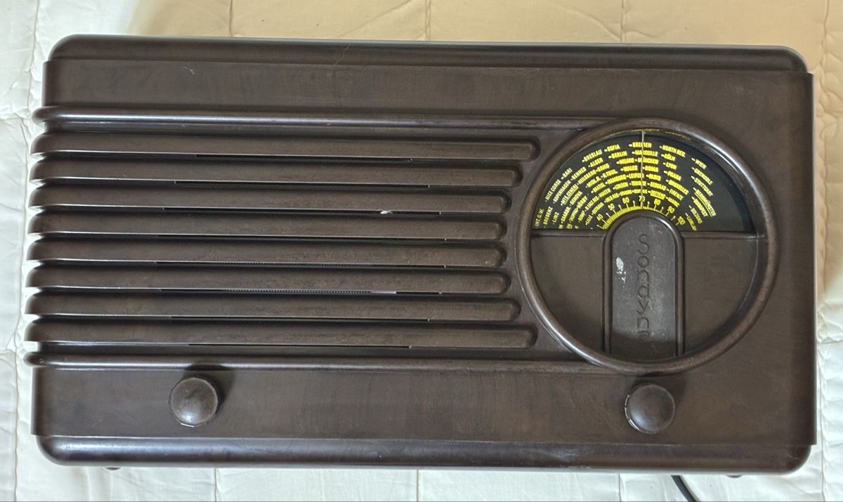 Radios: Antiker Radio trifft Hightech – Neu (gemäss Beschreibung) aus Beromuenster von Hschuepfer