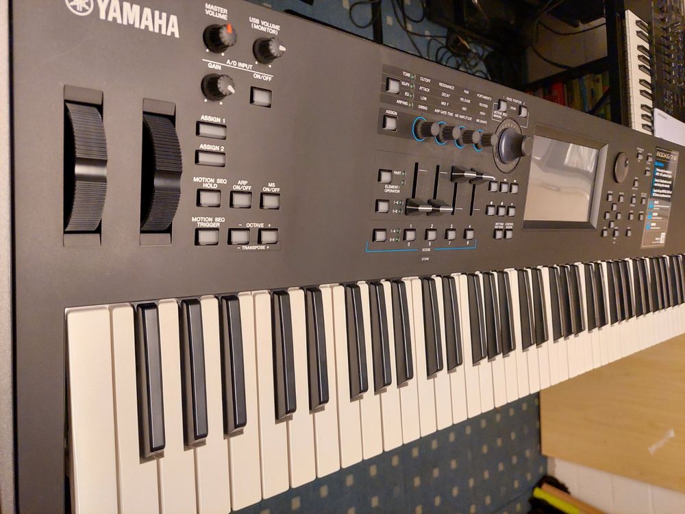 Yamaha MODX 7 - Synthesizer/ Workstation (Gebraucht) in Schoeftland für ...