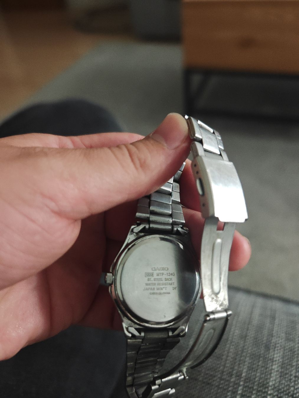 Casio Montres: Casio Quarzuhr mit Datum  – Défectueux à Horgen par GranitM 1