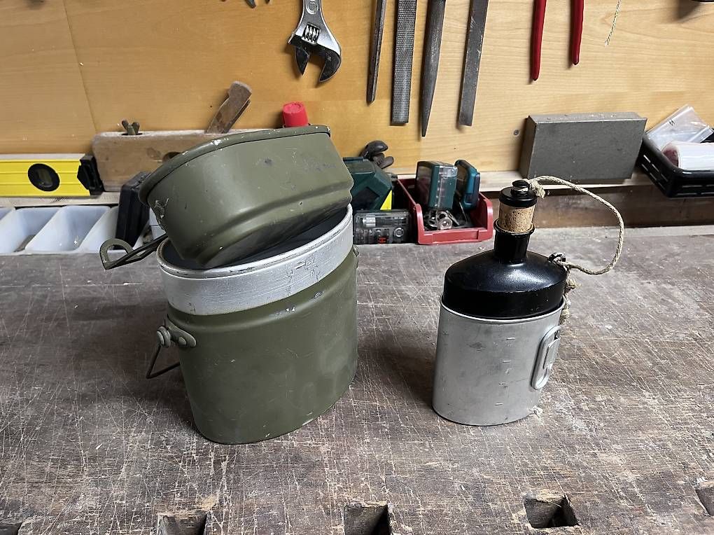 Borracce & Thermos: Alte Armee Gamelle & Feldflasche – Usato da Binningen venduto da Benji69