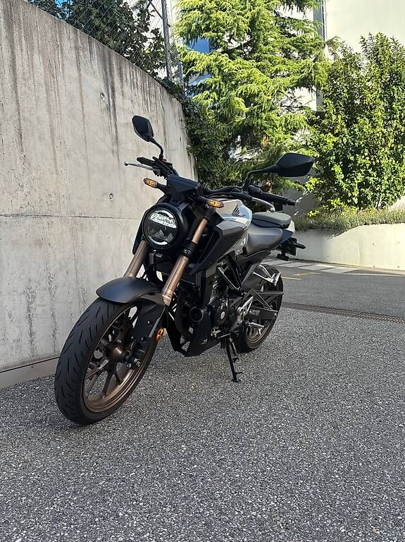Honda Strasse: Cb125r – Gebraucht aus Sion von sim_b2cb