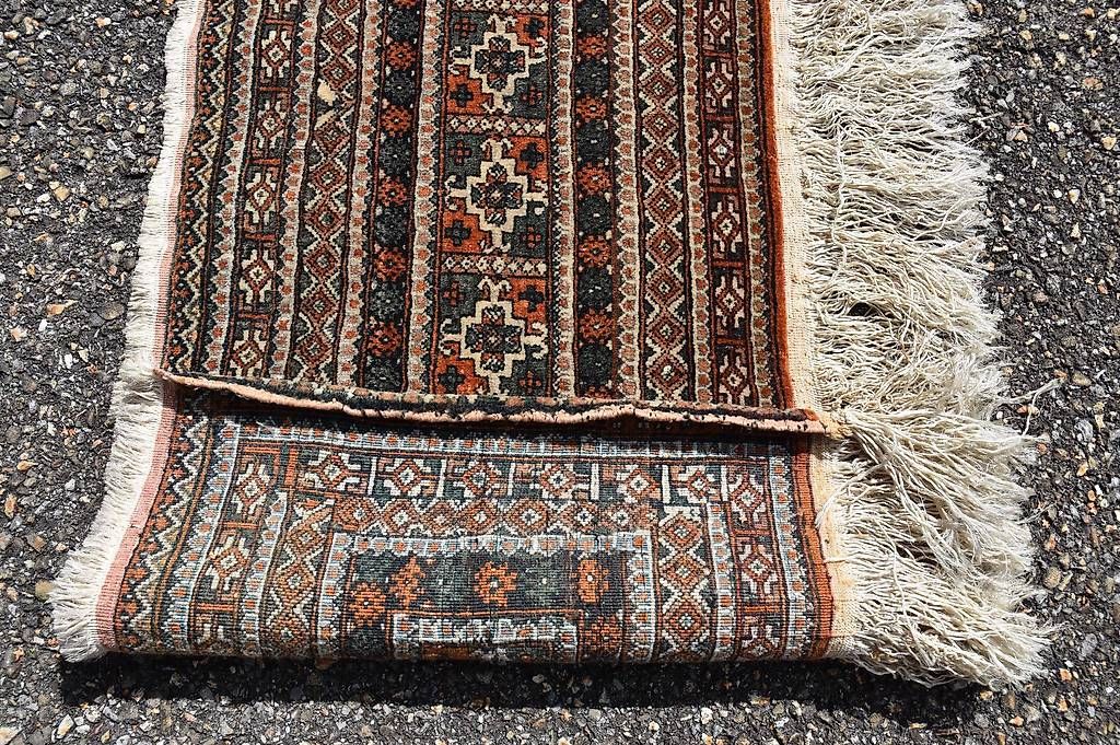Tappeti: petit tapis d'orient – Usato da La Chaux-de-Fonds venduto da loba2 1