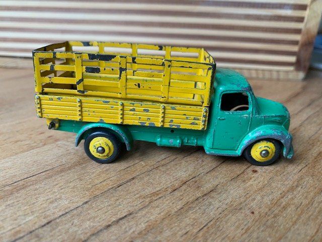 Dinky Toys Dodge Farm Produce Wagon en jaune/vert