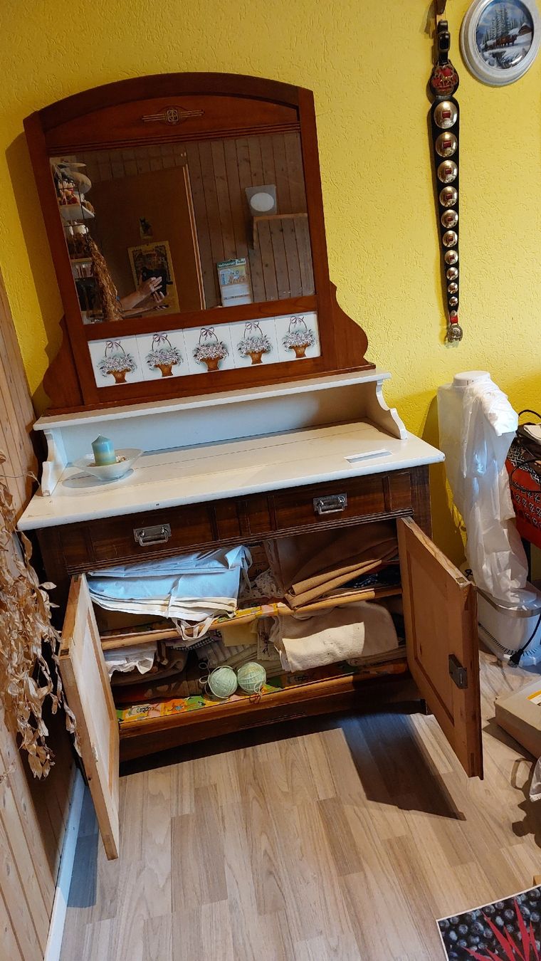 Spiegelschränke: Antike Kommode mit Spiegel und Keramikfliesen – Gebraucht aus Ebnat-Kappel von sentira 4