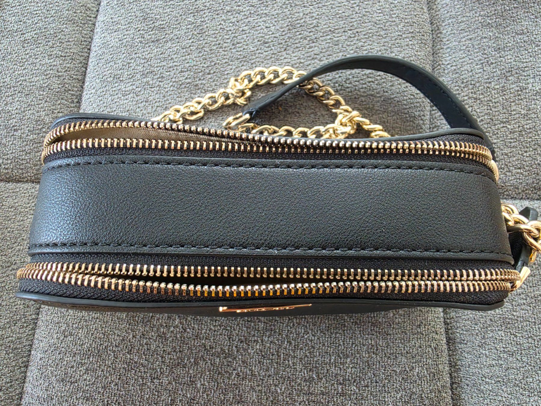 Guess Borse da donna: Guess Umhängetasche Noelle Camera schwarz – Usato da Göschenen venduto da tinchen9_ 1