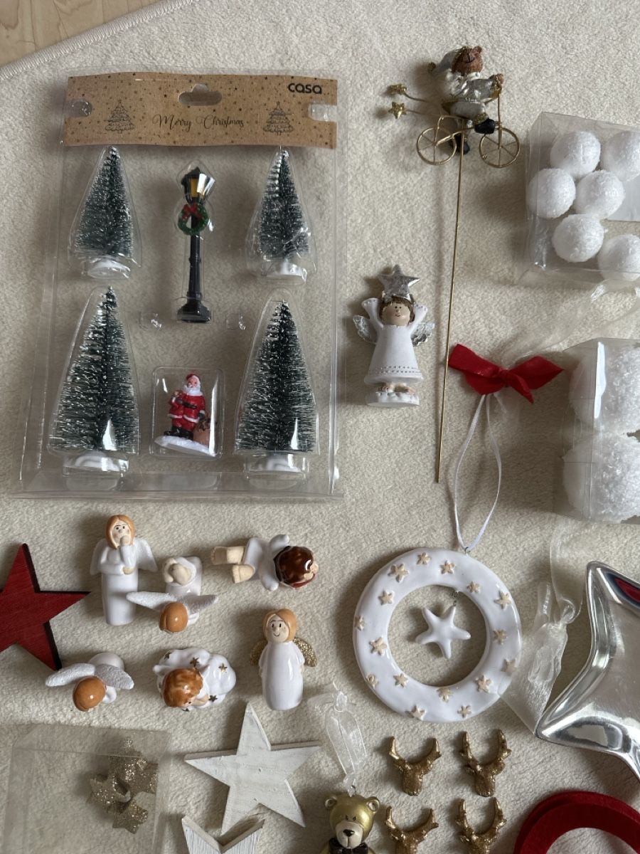 Alle Dekorationen: Grosses Weihnachtsdeko-Set mit Bäumen, Sternen & Engeln – Gebraucht aus Buchs AG von Dasmusstduhaben 1