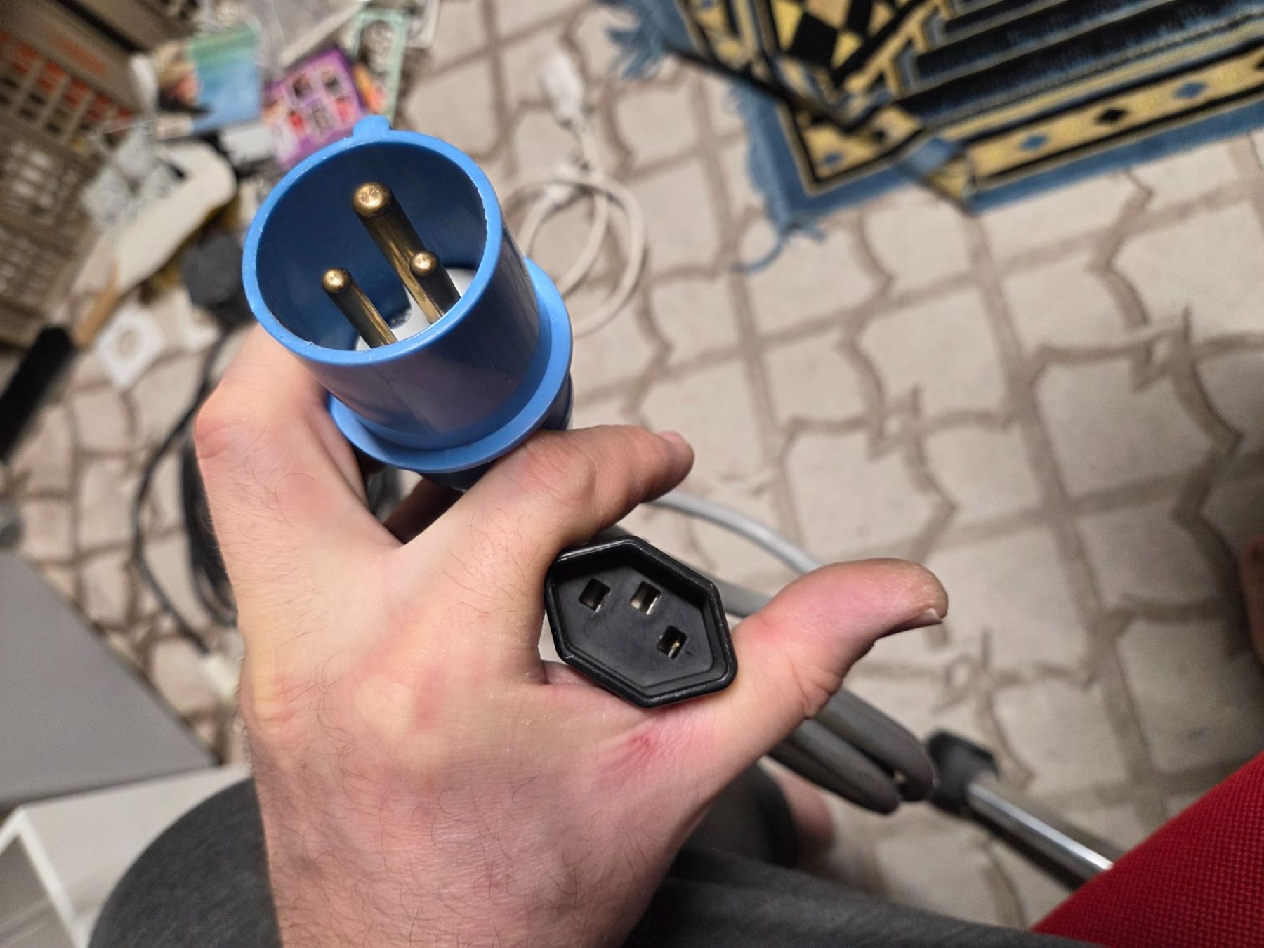 Unità & Adattatore: Adapter Stecker CEE 16A 3P auf Kupplung T23 2m – Usato da Zürich venduto da Alibaba1234 2