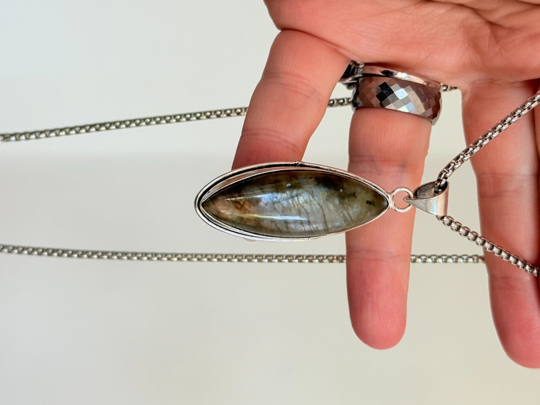 Ketten: Collier labradorite  - Élégance discrète ❄️ – Neu und originalverpackt aus Genève von AWWA 9