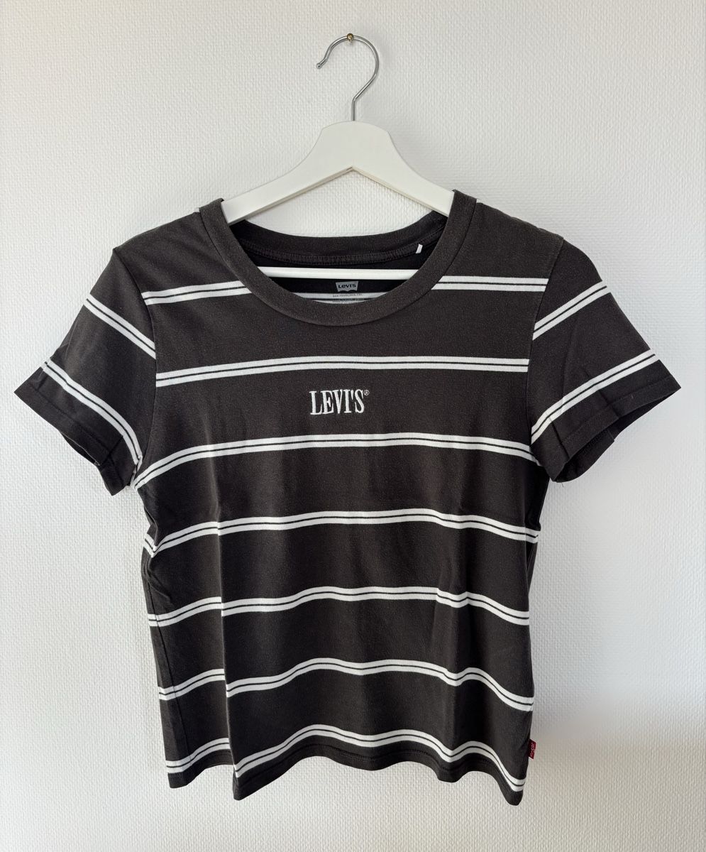 Levi's T-shirt: T-Shirt von Levi‘s – Usato da Müllheim Dorf venduto da Lavwy