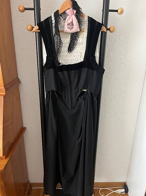 Kleider: Tracht, Simmentaler Tracht – Gebraucht aus Spiez von KauFee