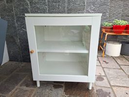 Weisser Schrank zu verschenken