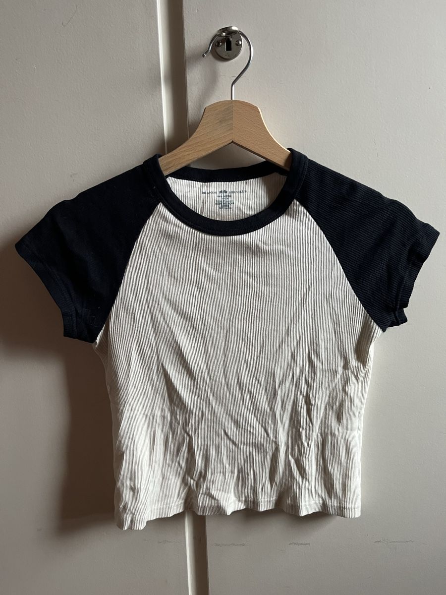 Brandy Melville Top: Brandy Melville Top – Usato da Fribourg venduto da ari_299f
