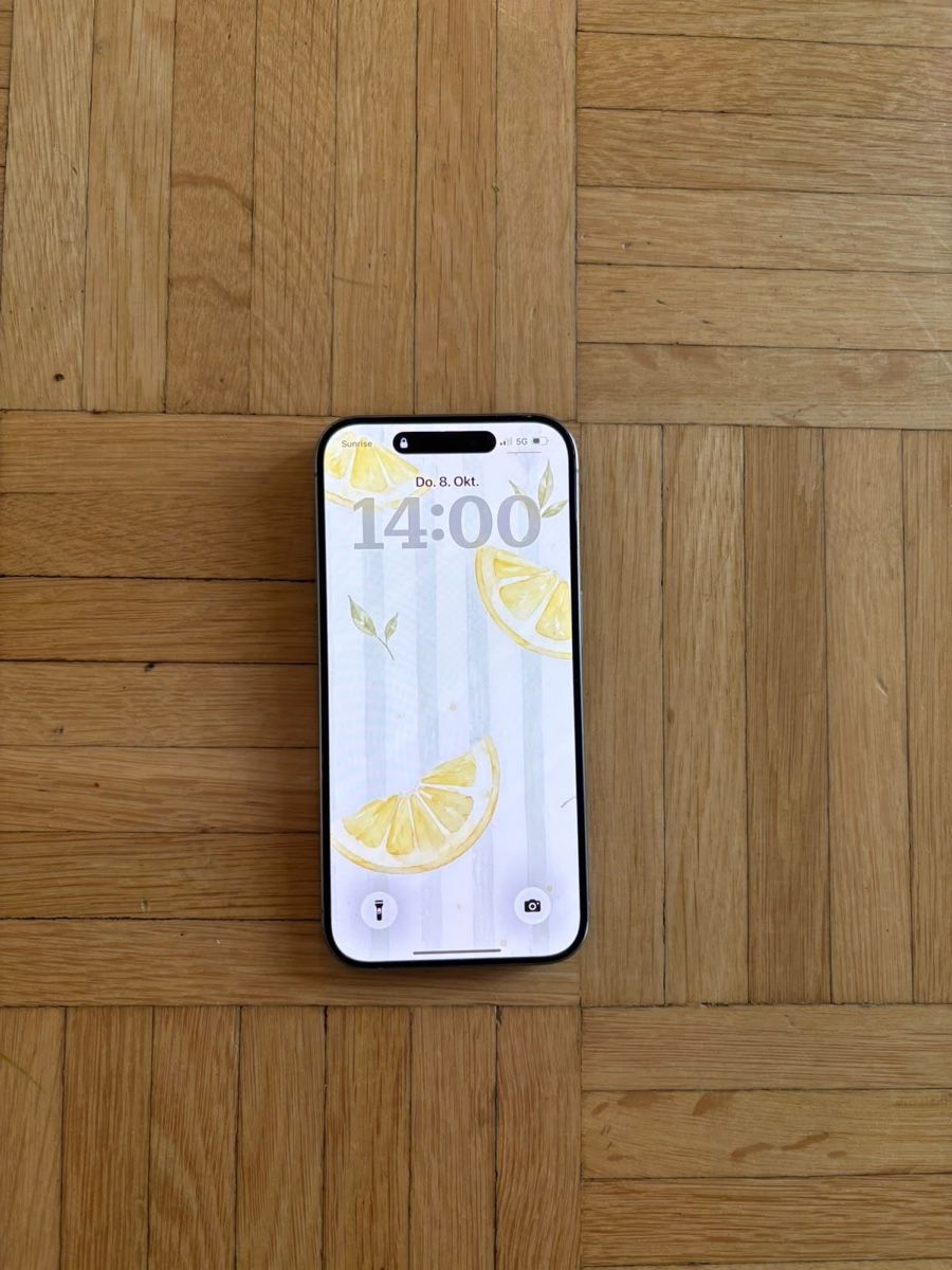 Apple Portables: Apple iPhone 15 Pro – D'occasion à Henggart par 00Silverstar00 2