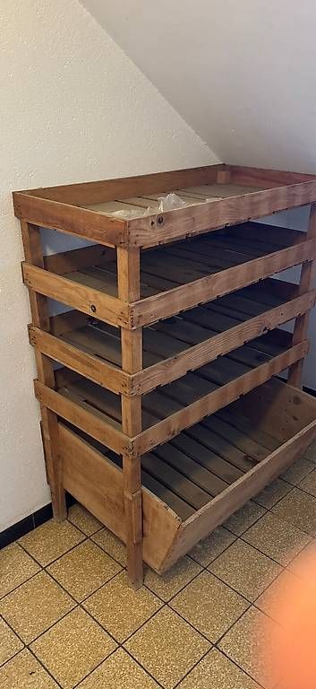Scaffali: scaffale legno cantina – Usato da Allschwil venduto da TipTopBroker2025 1