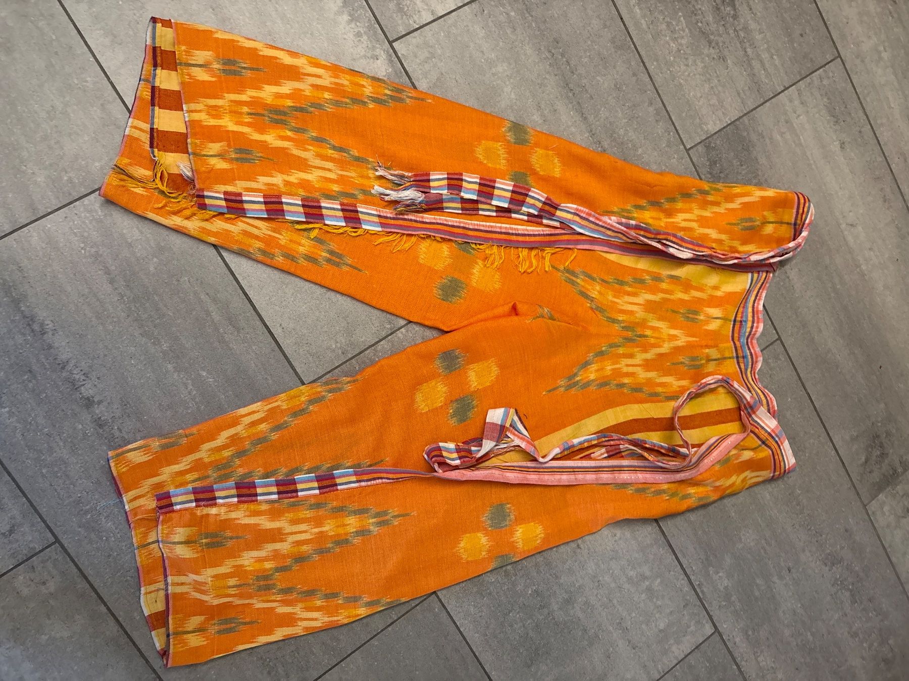 Pantaloni: Pantalon balinais taille S-M – Usato da Düdingen venduto da Yellow 2