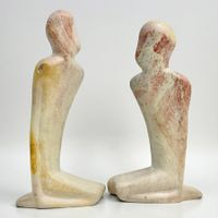 Paire de sculptures silhouettes humaines épurées en stéatite