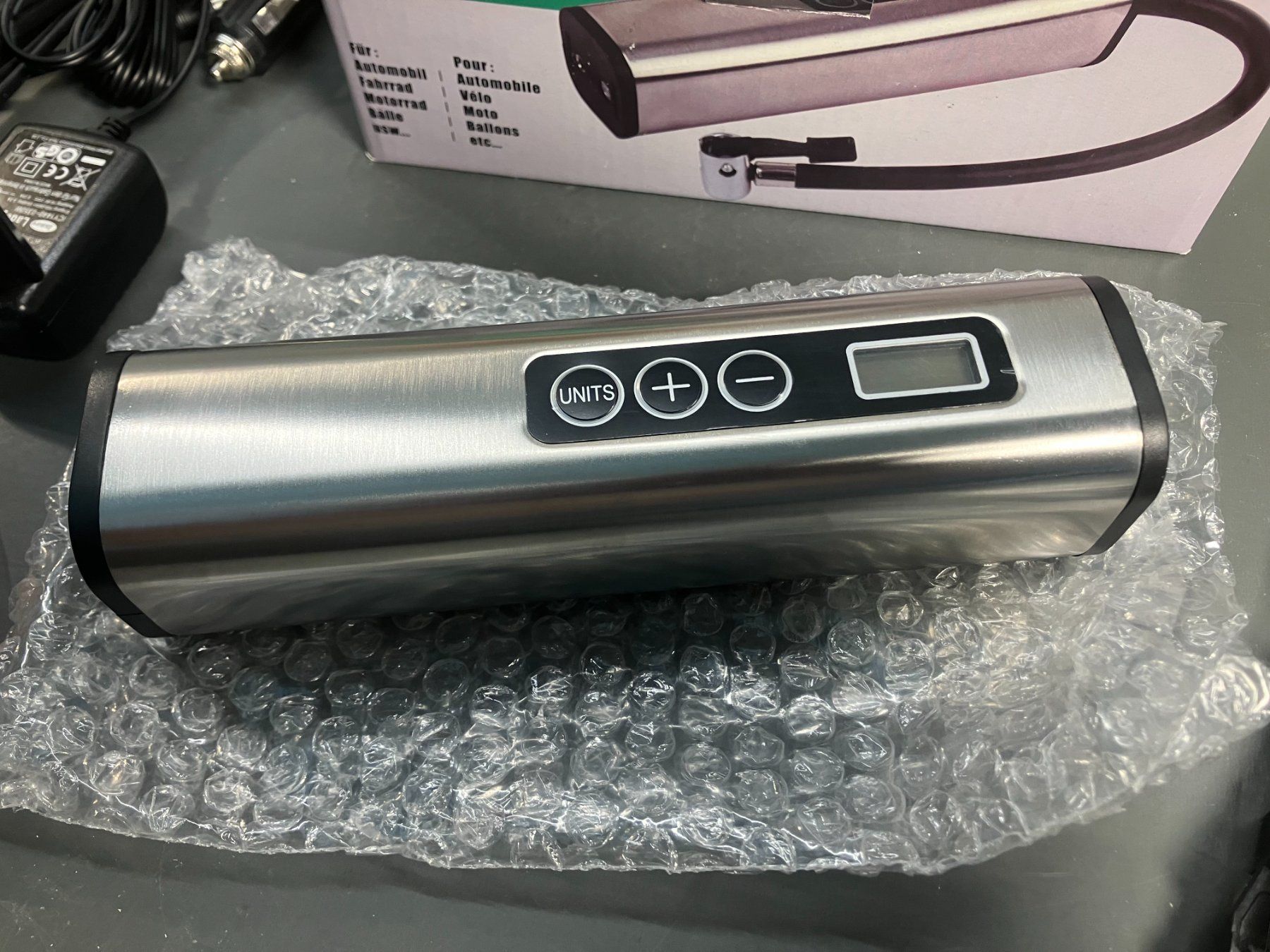 Pompe: neue aufladbare mini Akku Pumpe/Kompressor ab 1.- – Nuovo (secondo la descrizione) da Lichtensteig venduto da Buy24International 2