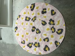 Schöner, runder, rosa Teppich Leopardenmuster