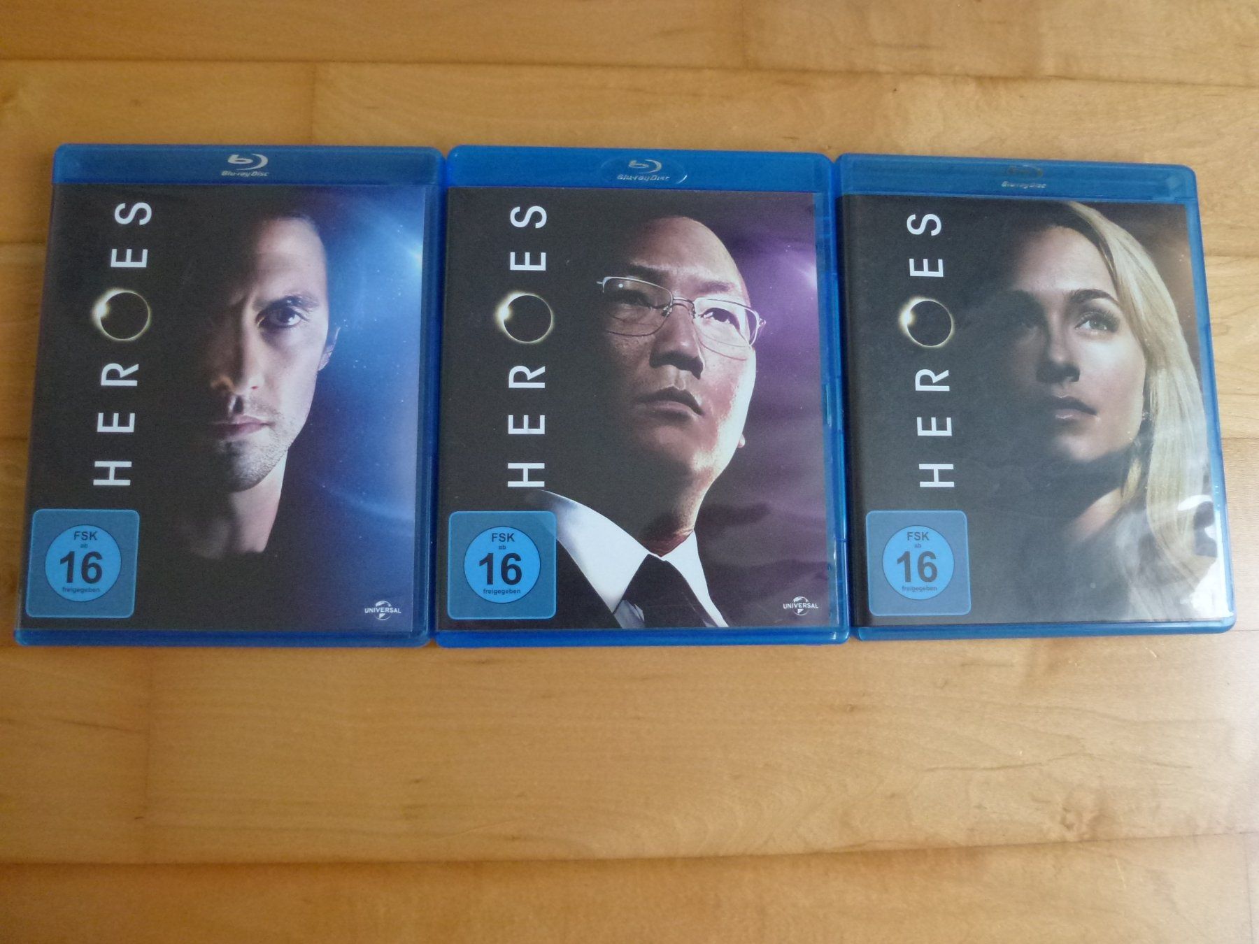 Tutti i DVDs: Heroes - Staffel 1- 3 (13 Blu-Rays) – Nuovo (secondo la descrizione) da Bern venduto da Frebo