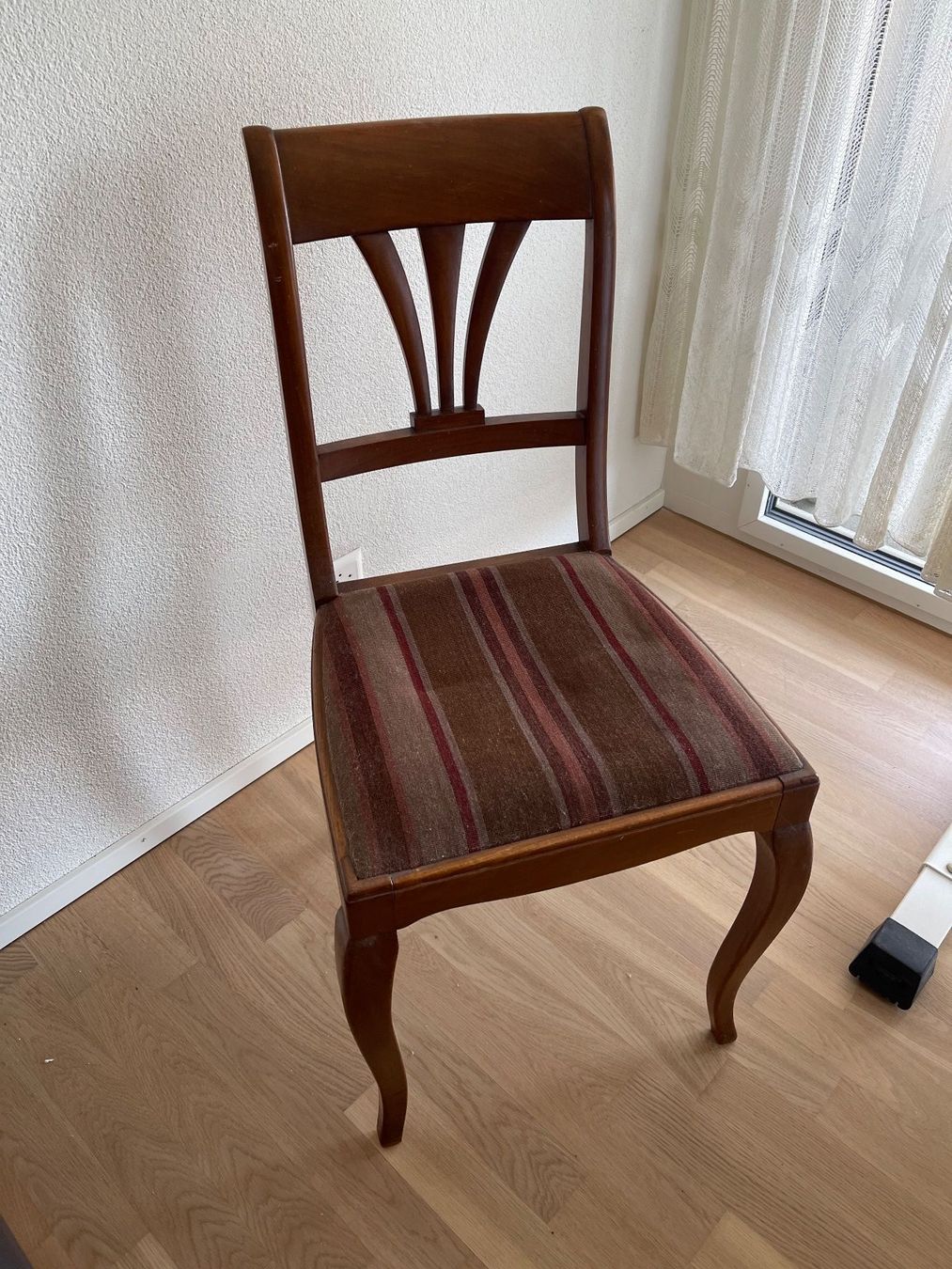 Stühle: Biedermeier Stuhl – Gebraucht aus Watt von Wenee
