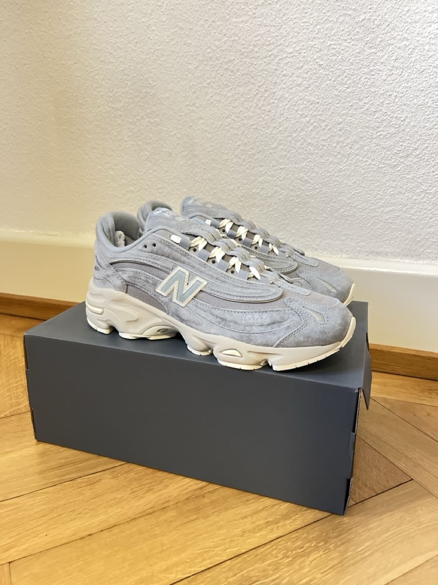 New Balance Scarpe da uomo: New Balance 1000 x Kith 101 Quarry – Nuovo e nell'imballaggio originale da Bevaix venduto da Jeandasch