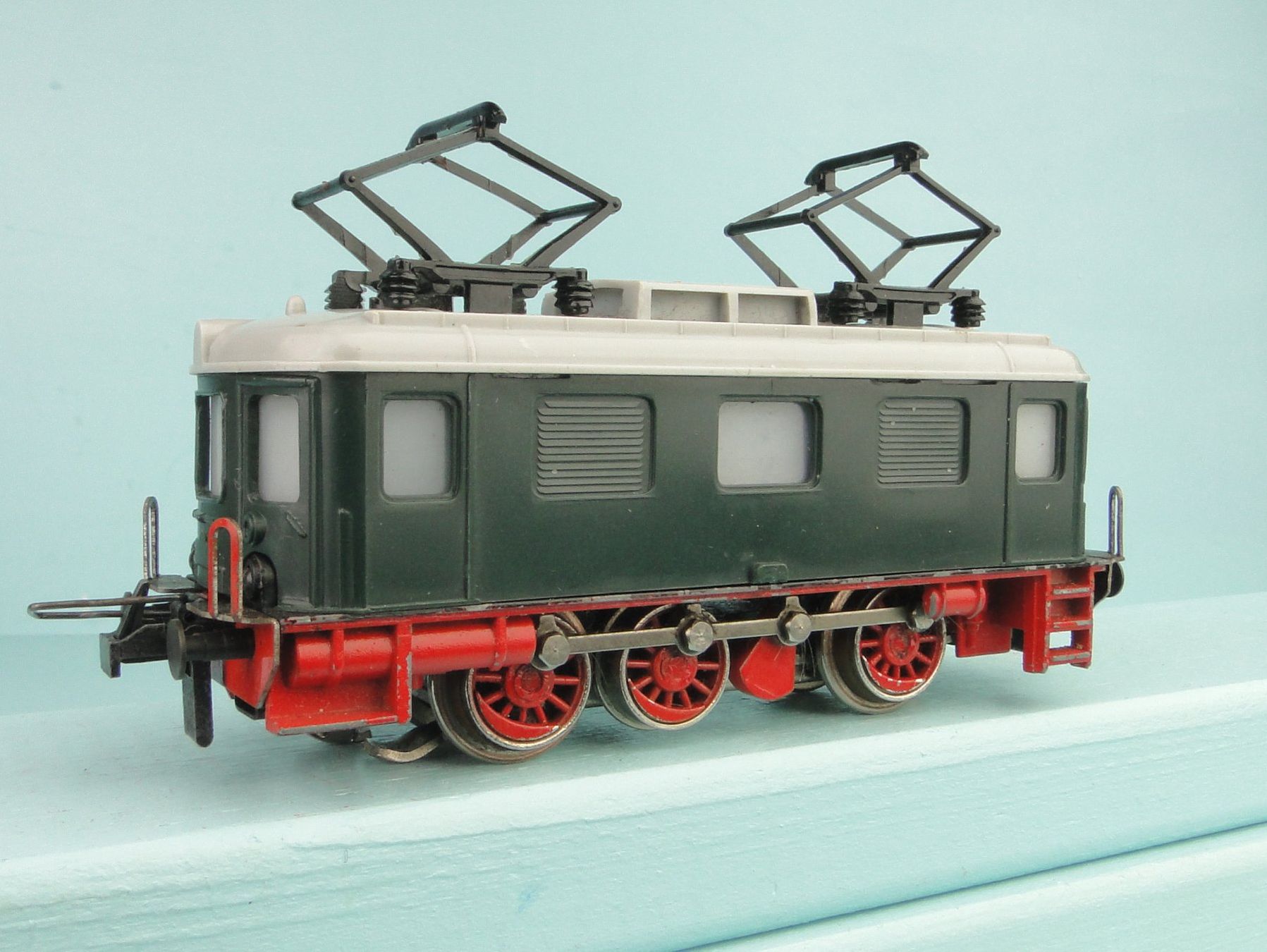 Trix Modellini di ferrovie: TRIX Express H0 BLS Lokomotive – Usato da Bülach venduto da cann11