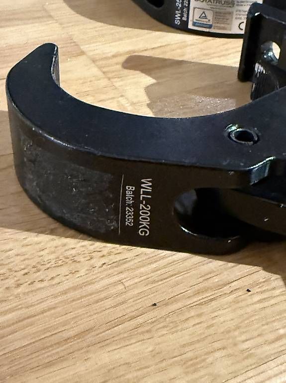 Supporti a parete: 18x Truss-Schellen Set (Trigger Clamps & Haken) – Usato da Bischofszell venduto da Nenga 2
