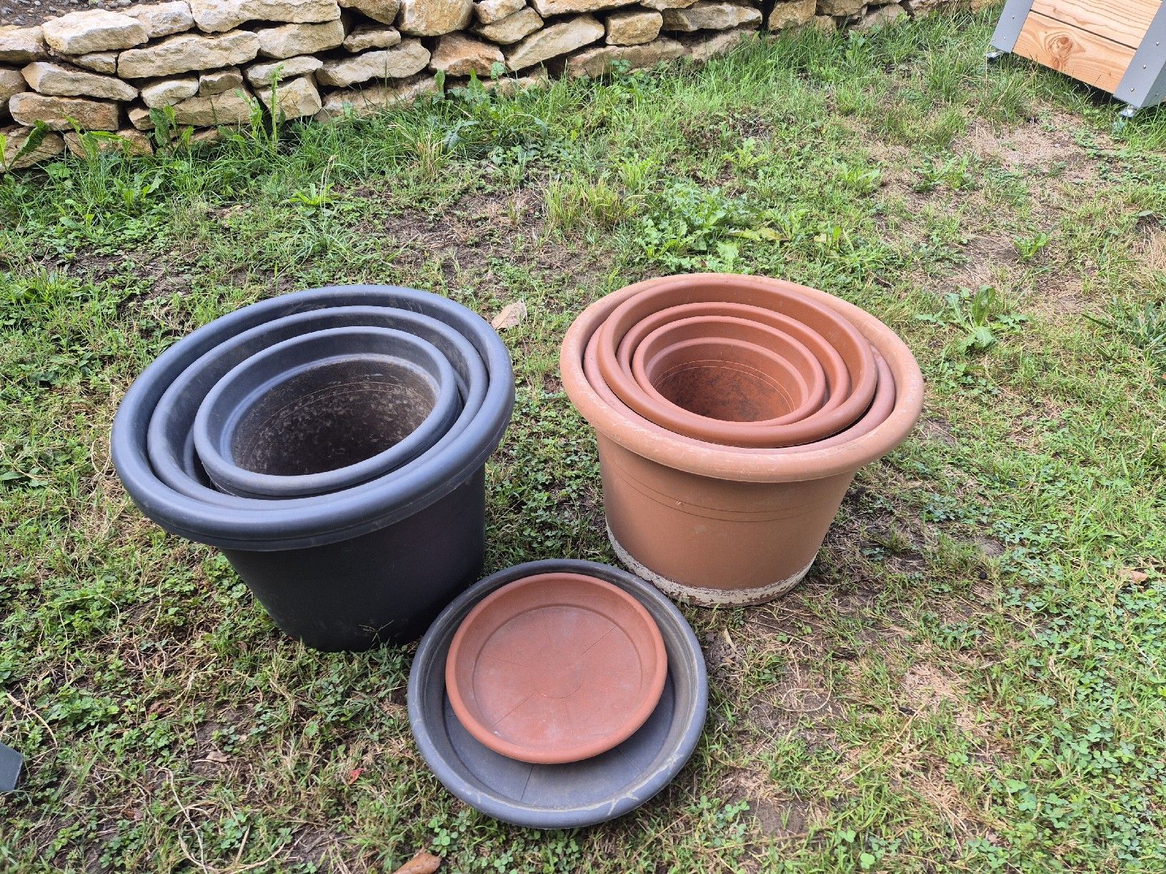Pots de fleurs: Diverse Blumentöpfe Kunststoff – D'occasion à Urdorf par sulsenad