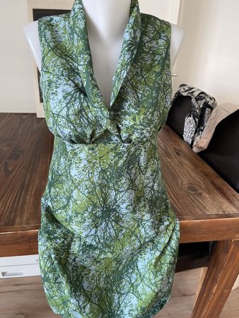 Robe St-Martins  36/38 motif arbres sans  manches comme neuv