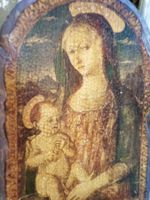 Madonna mit Kind auf antikem Holz