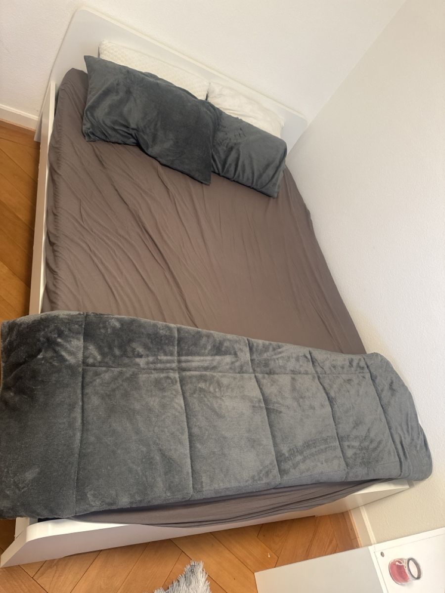 Letti: mBed frame,  Mattress, Cushions, 2 sheets, 4 pillows – Usato da Zürich venduto da sar_kk5w