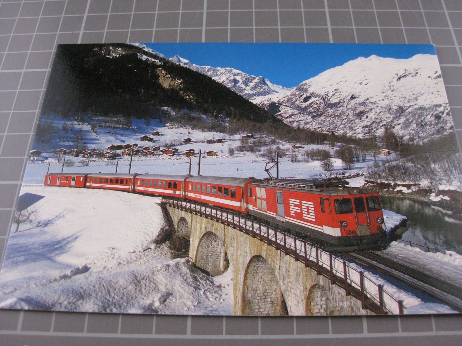 Cartoline postali: AK Fiesch mit Zug – Usato da Malters venduto da Marosko