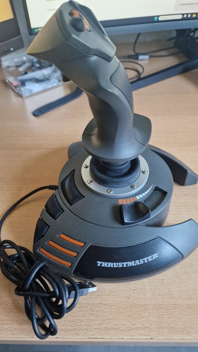 Thrustmaster Controller: Thrustmaster Top Gun Fox2 Pro – Usato da Heitenried venduto da Dengel1 1