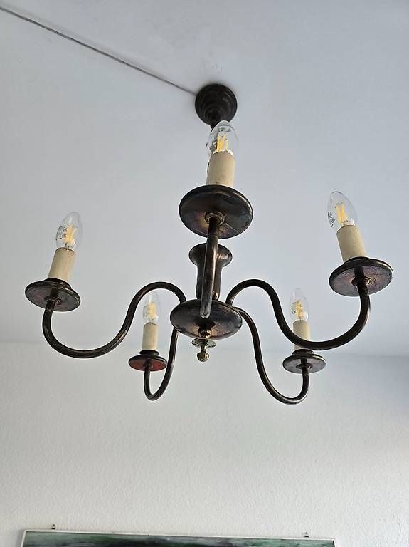 Kronleuchter & Deckenlampen: Kronleuchter mit LED Leuchtmittel – Gebraucht aus Hinwil von Sinclar1 1