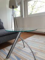 Designer-Beistelltisch mit Glasplatte