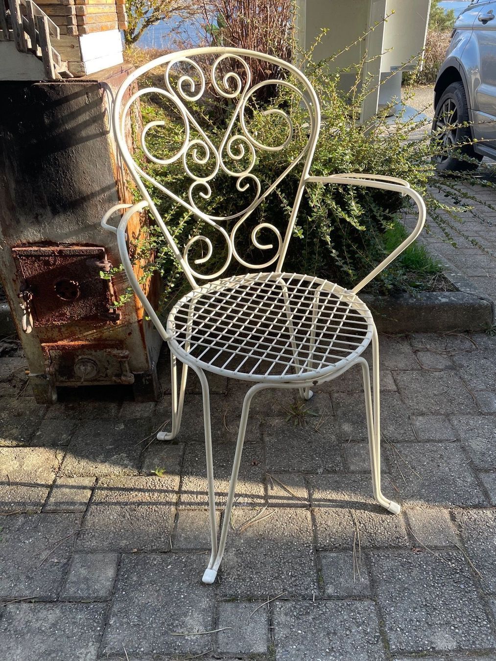 Stühle: 8 Anciennes Chaises de Jardin Blanches – Gebraucht aus Vallamand von Bricbracbroc82 2