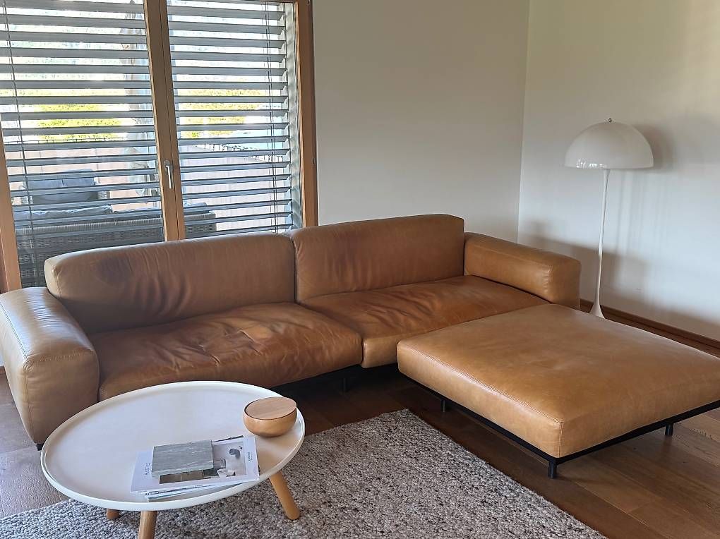 Sofas: Design-Ledersofa Naviglio mit Pouf – Gebraucht aus Maienfeld von inagrella