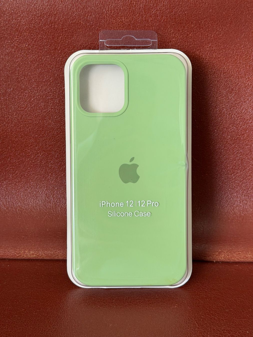 Apple Covers & Schutzfolien: Apple iPhone 12 | 12 Pro Silicone Case hellgrün – Neu und originalverpackt aus Zürich von Smp