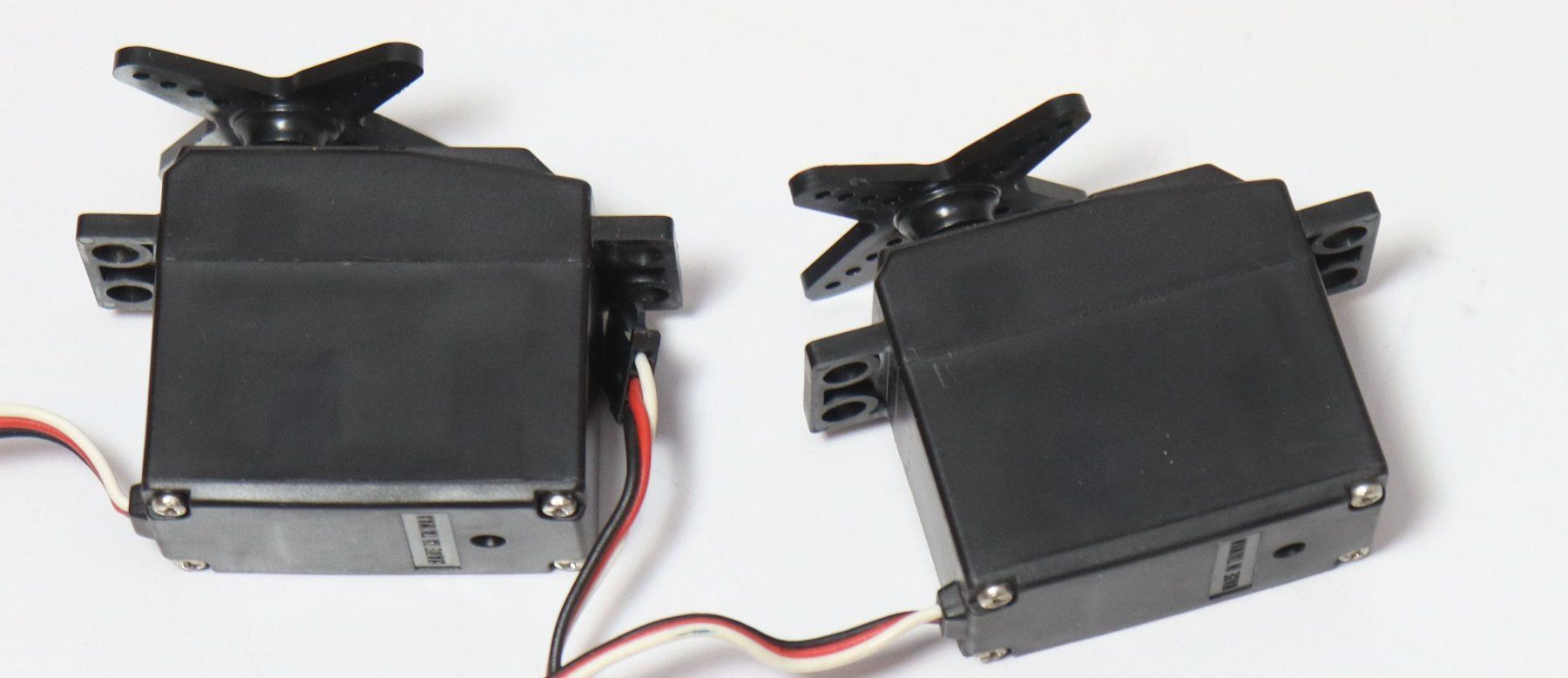 Futaba RC Kits de montage: Standard Servo Futaba S3003 2 Stück – D'occasion à Frick par volvo850driver 2