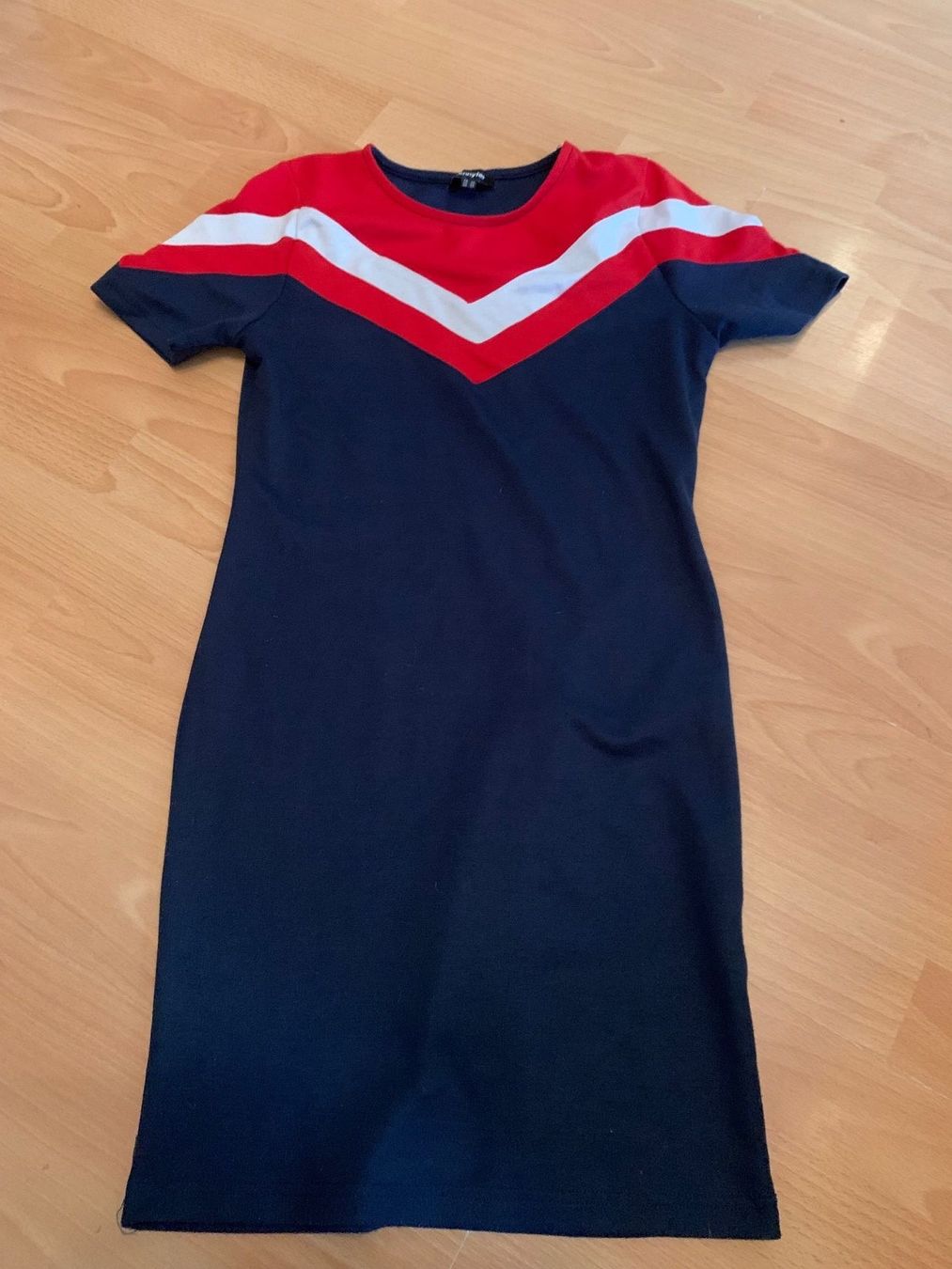 Vestiti: Jolie robe Jennyfer t. xs – Usato da MEYRIN venduto da Gwendo10