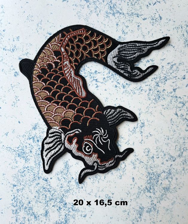 U24 Toppa Pesce Motivo N.29 Con Bandiera – Divertente Patch Termoadesiva 9x6 Cm