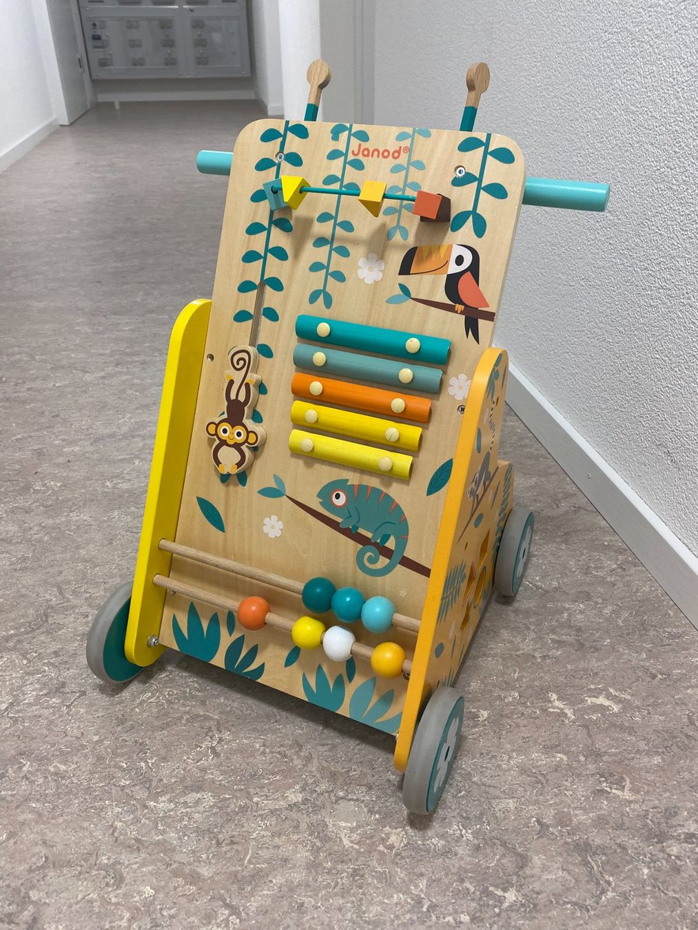 Janod Giocattoli: Janod Tropik Multi-Aktivitätswagen – Usato da Riehen venduto da frederic.abt91