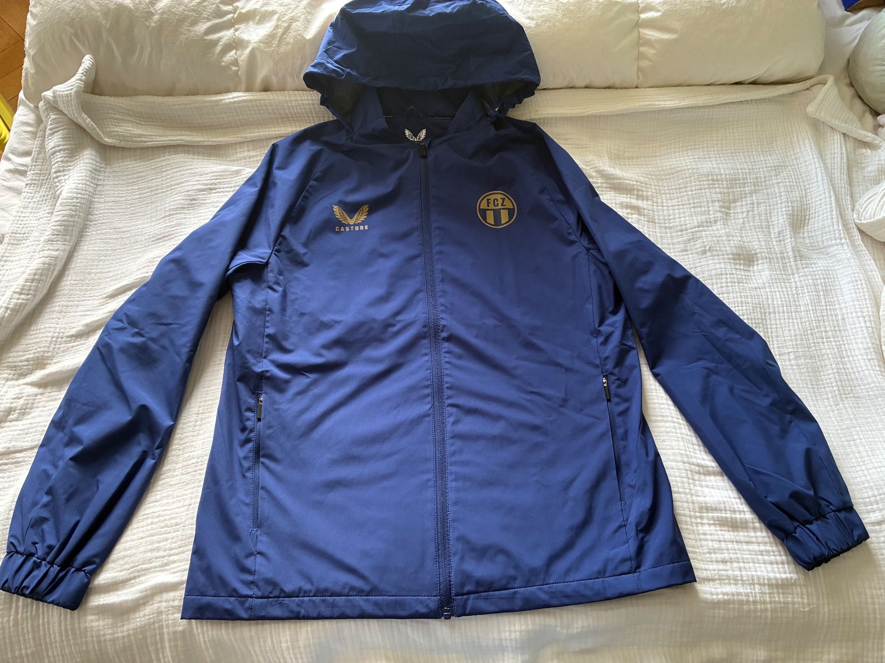 FCZ Vestes: FCZ Regenjacke/ Windjacke – D'occasion à Zürich par ali_5m9b