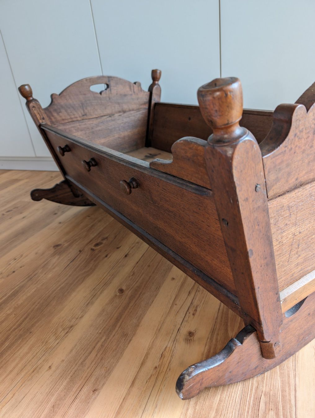 Letti: WIEGE / Kinderbett_ Holz 18.Jhdt. – Usato da Pfyn venduto da Magra02 3