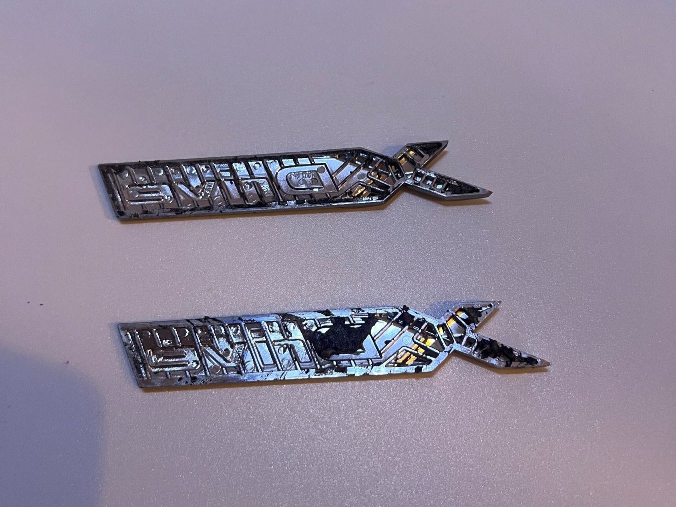 BMW Accessori per altri veicoli: Original BMW 2x X Drive Emblem – Nuovo (secondo la descrizione) da Frauenfeld venduto da isa_9cy7 1